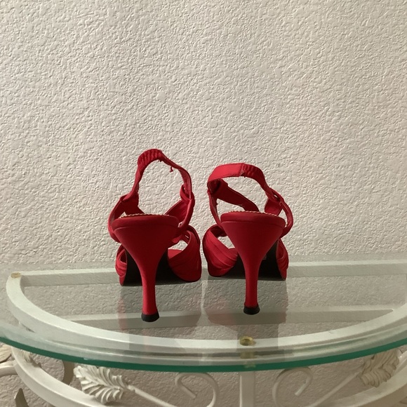 Cute, Hot Red Sling Back Heels. #JacquelineFerrar #10 - Picture 5 of 7